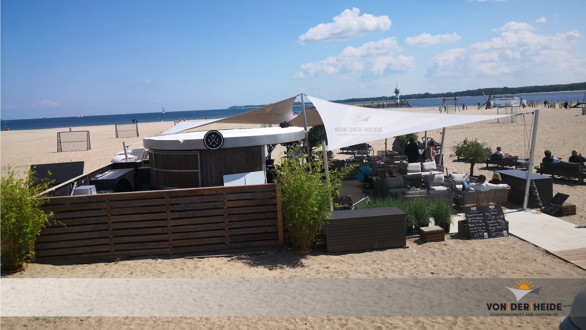 Ostseelounge Travemünde: Starkwind-Sonnensegel Sunfurl-RM