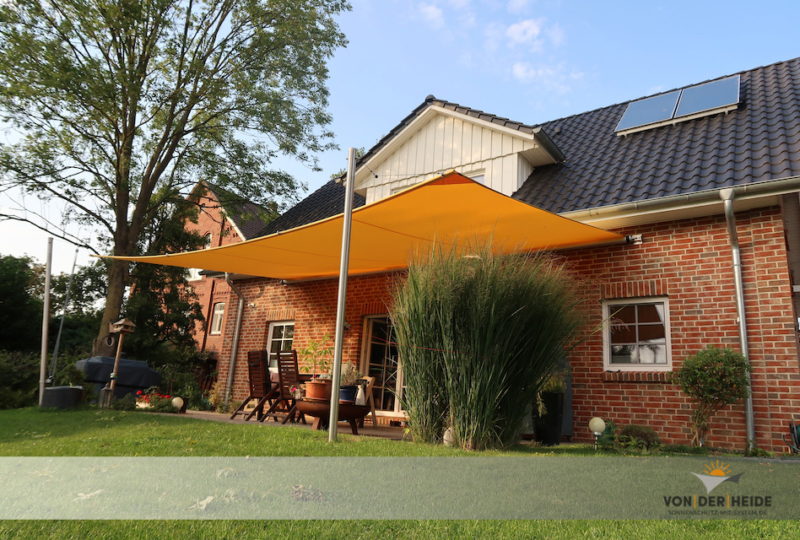 Trotz beeindruckender Größe sind Sonnensegel wie dieses Markisen-Segel leicht in der Optik