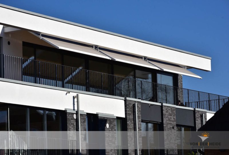 Beschattung einer Fensterfassade und von Balkonen mit VDH-Schwebemarkisen