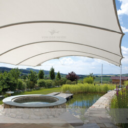 Unter einem edlen C4sun Sonnensegel Traumhaftes Ambiente unter dem gewölbten Markisen-Segel C4sun "square. Extrem sind- und wetterstabil.