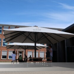 Großschirme Bahama-Jumbrella-XL Großschirme Bahama-Jumbrella-XL 6x6m in Kieler Schule