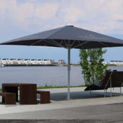 Windstabiler Schirm in Olpenitz Der Bahama Jumbrella Profi-Schirm mit Werbeaufdruck hat eine garantierte Windstabilität von 8 Beaufort.