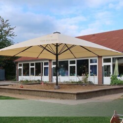 Großschirm Bahama-Jumbrella-XL 7x7m Großschirm Bahama-Jumbrella-XL 7x7m in Kieler Kita (Windstabil bis 7 Beaufort)