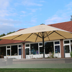 Großschirm Bahama-Jumbrella-XL 7x7m Großschirm Bahama-Jumbrella-XL 7x7m in Kieler Kita (Windstabil bis 7 Beaufort)