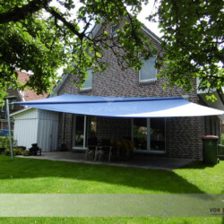 Blaues Rollup-Sonnensegel Motorisches Sonnensegel Soliday-C mit blauem Segeltuch