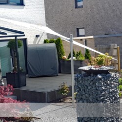 Soliday C Sonnensegel mit elektrischer Höhenverstellung Soliday C Sonnensegel mit elektrischer Höhenverstellung - voll abgesenkt