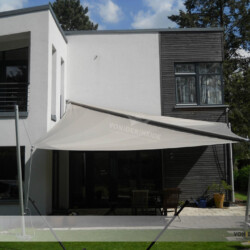 Cubushaus Hamburg RollUp-Segel Cubushaus in Hamburg mit elektrischem RollUp-Segel und Höhenverstellung