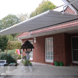 Dachwandkonsolen mit Schwebemarkise Dach-/wandkonsolen und Dachüberstandsmontage einer Schwebemarkise