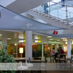 Dekosegel in EKZ Dekosegel in einem Einkaufs-Zentrum