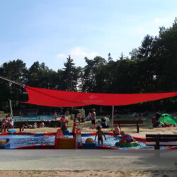 Freizeitbad Schlutup Roll-UP-Sonnensegel Roll-UP-Sonnensegel über Planschbecken im Freizeitbad Lübeck-Schlutup