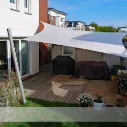 Saisonsegel über Holzterrasse Saisonsegel Wentorf (kein Ganzjahressegel)