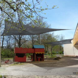 Kindergarten-Segel in Steilshoop Großes aufrollbares Sonnensegel in Kita in Hamburg-Steilshoop