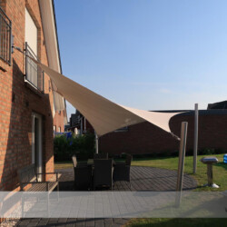 Saison-Hyparsegel nähe Lüneburg Saison-Hyparsegel auf VDH-Vario-Designmasten nähe Lüneburg