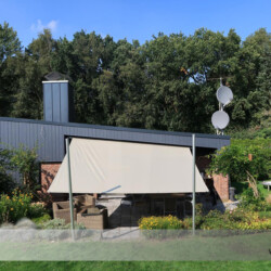 Markisensegel Soliday CS Frontalansicht Ausgefahrenes Markisensegel Soliday CS - mit beideistig voll abgesenkten Höhenverstellung