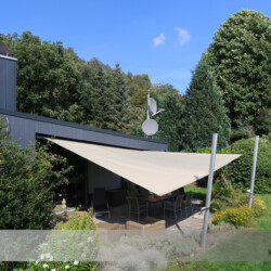 Markisensegel Soliday CS Seitenansicht Ausgefahrenes Markisensegel Soliday CS - mit einseitiger Höhenabsenkung