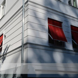 Fensterbeschattung für Arztpraxis Markisolette markilux 740 rot in Arztpraxis