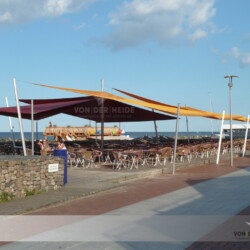 Sonnenterrasse im Ostseebad Damp 5 Sonnensegel auf Restaurant-Terrasse am Vin's Diner im Ostseeresort Damp