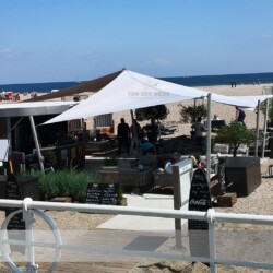 Starkwind-Sonnensegel Sunfurl-RM Ostseelounge Travemünde Beachclub Ostseelounge Travemünde: Rollup-Sonnensegel Sunfurl