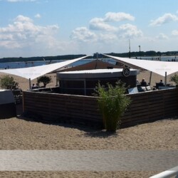 Starkwind-Sonnensegel Sunfurl-RM Ostseelounge Travemünde Ostseelounge Travemünde: Starkwind-Sonnensegel Sunfurl-RM