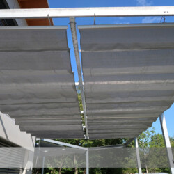 Raffsegel-Soliday mit Autronet Farbe stone Raff-Sonnensegel Soliday mit Tuch Austronet in Tagesklinik Uelzen