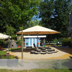 Profi-Rundschirme in Kita Norderstedt Professionelle Groß-Sonnenschirme in einer Kita in Norderstedt
