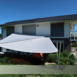 Soliday-C mit Austrosail Nano in grau in Gräsergarten Soliday-C mit abgesenkter Höhenverstellung in Gräsergarten