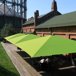 Große Gastroschirm am Gasometer Berlin EUREF-Campus Große Gastroschirme Restaurant Alte-Schmiede am Gasometer Berlin auf dem EUREF-Campus