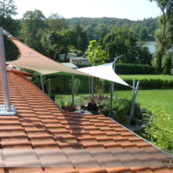 Sonnensegel mit Dachmontage Sonnensegel mit Dachmontage als Terrassendach an einem Plöner See