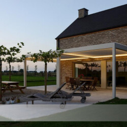 Lamellendach mit Beleuchtung Terrassendach mit kippbaren Lamellen und LED-Beleuchtung