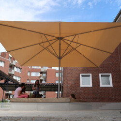 Quadratschirm 5x5m Profi-Großschirm für Sandkiste in Schule