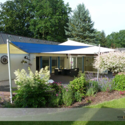 Doppel-Segelanlage an Bungalow Sonnensegel-Doppelanlage an einem Bungalow in Dassendorf