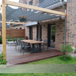 Raff-Sonnensegel in Hamburg-Sasel Mit unseren Raff-Sonnensegeln schützen Sie Ihre Lieblingsplätze unter Ihrer Pergola - vor Sonne und mit dem richtigen Tuch auch vor Regen.