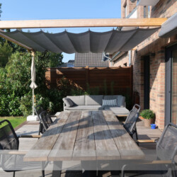 Raff-Segel - geöffnet und geschlossen Sie wählen Ihren Lieblingsplatz... in der Sonne bei geöffnetem Segel oder im Schatten unter dem ausgefahrenen Sonnensegel