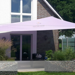 Fliederfarbenes Sonnensegel manuell aufrollbares Sonnensegel Soliday X - Tuch Austrosail Nano "flieder"