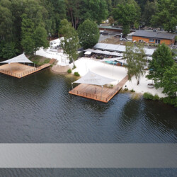 Luftaufnahme Sonnensegel Sonnensegel im Restaurant und Beachclub Frida-am-See