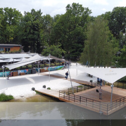 Sonnensegel auf Ponton und am Strand Sonnensegel im Restaurant und Beachclub Frida-am-See