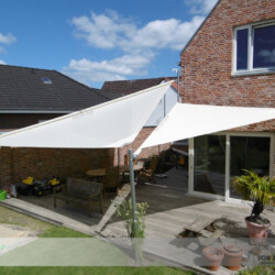 Sonnensegel-Kombination Viereck-Dreieck Kombination eines viereckigen und eines dreieckigen Rollsegels in Lübeck