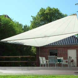 Exif_JPEG_PICTURE Weißes Hightech-Sonnensegel in Kronshagen bei Kiel