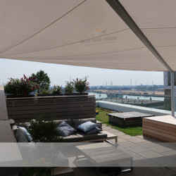 Sonnensegel in Hafencity Hamburg Sunfurl-Sonnensegel auf Dachterrasse Hafencity Hamburg