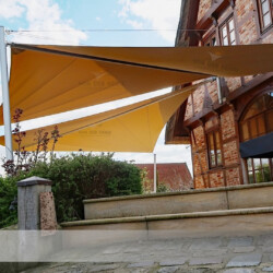 Sonnensegel Sunfurl-RE an Fachwerkhaus Sonnensegel Sunfurl-RE an Fachwerkhaus im Alten Land