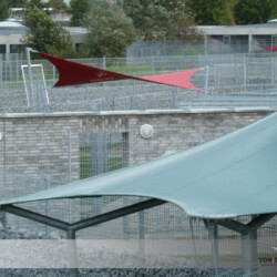 Sonnen- und Regenschutz im Tierheim Berlin Sonnen- und Regenschutz für Tiere und Mitarbeiter im Tierheim Berlin mittels Sonnensegel