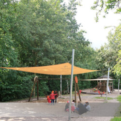 Leichtes Fixsegel aus Austronet 950 VDH-Fixsegel aus Austronet 950 in einer Hamburger Kita