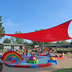 Freizeitbad Lübeck-Schlutup Roll-UP-Sonnensegel Soliday M Manuell aufrollbares Sonnensegel Soliday M im Schwimmbad-Lübeck-Schlutup