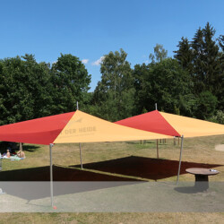 Sonnensegel in Schwimmbad Waldbad-Alt-Garge motorische Sonnensegel Soliday-C