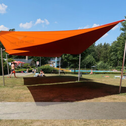 Sonnensegel in Freizeitbad Waldbad-Alt-Garge motorische Sonnensegel Soliday-C