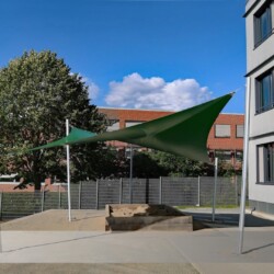 Saison-Wetterschutzsegel Schule Lübeck Saison-Wetterschutzsegel in einer Schule der Hansestadt Lübeck