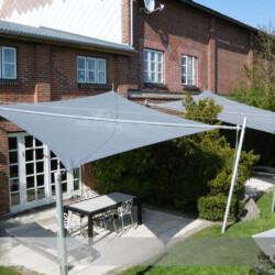 Manuell aufrollbare Sonnensegel an Ferienhaus Manuell aufrollbare Sonnensegel an Ferienhaus auf Fehmarn