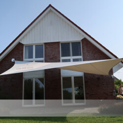 Manuell aufrollbares Sonnensegel SUNFURL RM Großes manuell aufrollbares Starkwindsegel Sunfurl RM