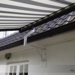 Aufdachmontage einer Schwebemarkise Aufdachmontage einer markilux Pergolamarkise für besseres Klima unter dem Tuch