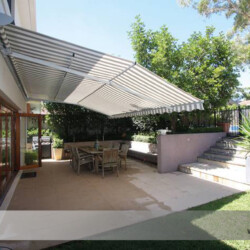 Gastro-Markise LEINER Sunrain Gastro-Markise LEINER Sunrain - Regenbeständig nach der höchsten Leistungsklasse 2 (56 ltr/qm pro Stunde) laut DIN EN 13561